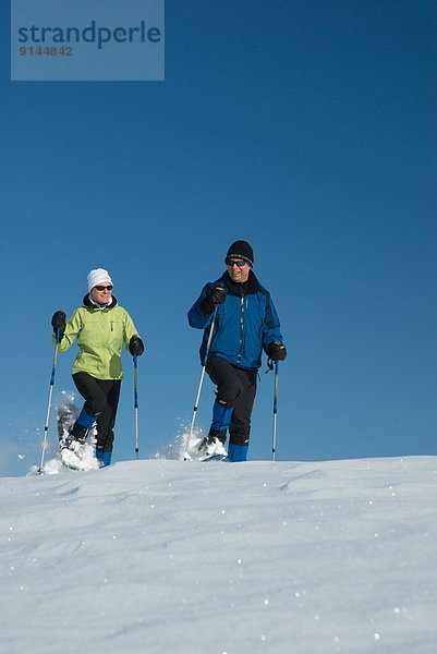 reifer Erwachsene  reife Erwachsene  Kanada  Ontario  Schneeschuhlaufen