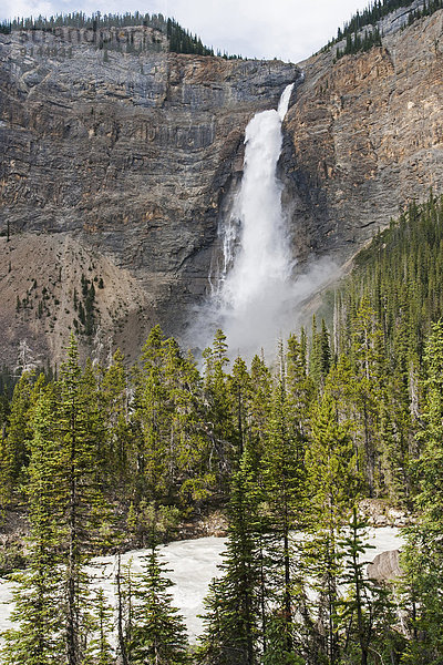 hoch  oben  Freiheit  Produktion  Wasserfall  Takakkaw Falls  British Columbia  Sekunde