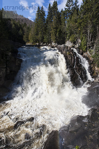 Nationalpark Wasserfall Quebec