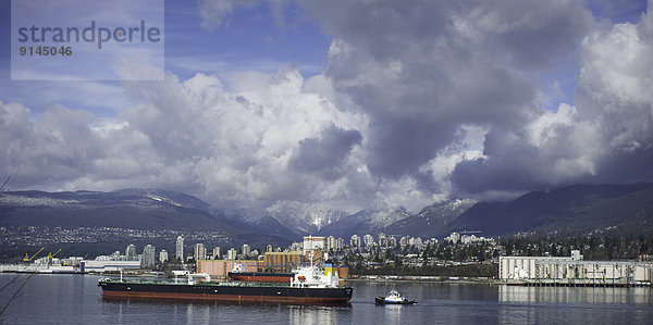 Binnenhafen  Hafen  Boot  Schiff  ziehen  Ladung  British Columbia  Kanada  Vancouver