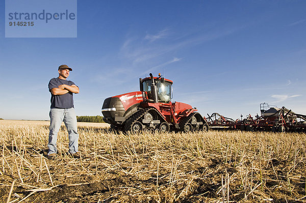gebraucht  Winter  Traktor  Pflanze  Hintergrund  Feld  Himmel  Weizen  Stoppelfeld  Sämaschine  Kanada  Canola  Manitoba