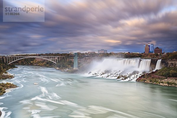 Vereinigte Staaten von Amerika  USA  überqueren  Brücke  Fluss  New York City  Niagarafälle  Regenbogen