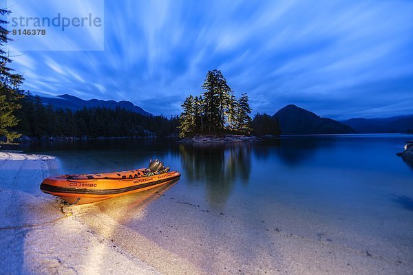 hoch  oben  beleuchtet  Nacht  Zuneigung  klein  Insel  vorwärts  Inselgruppe  Broughton Archipelago  British Columbia  Kanada