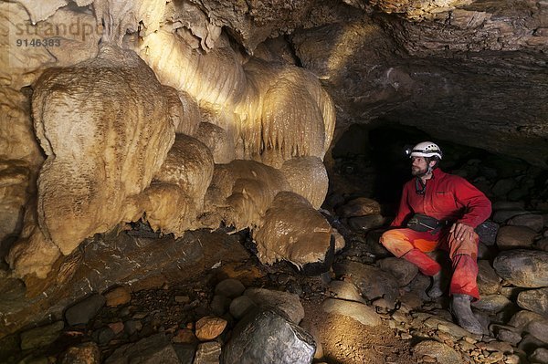 nahe  Führung  Anleitung führen  führt  führend  Strand  Forschung  See  00 Grundlegendes  Höhle  Einsamkeit  British Columbia  Kanada  Vancouver Island