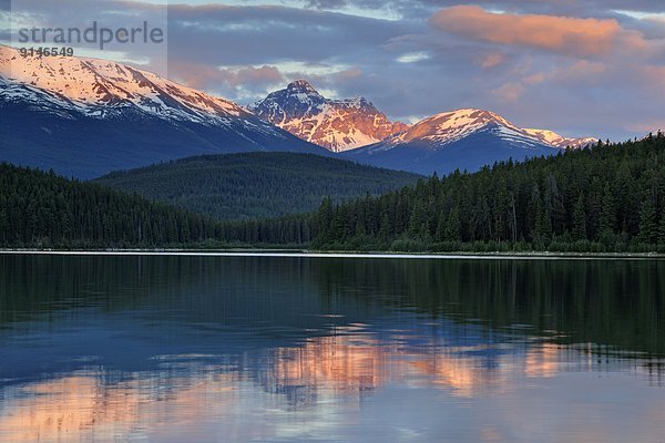 Spiegelung  Morgendämmerung  See  Banff Nationalpark  Alberta  Kanada  Reflections