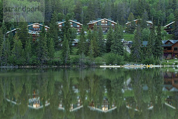 pyramidenförmig  Pyramide  Pyramiden  Spiegelung  Morgendämmerung  See  Urlaub  Banff Nationalpark  Alberta  Kanada  Pyramide  Reflections