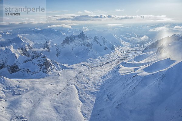 hoch  oben  Berg  bedecken  Tal  Ansicht  Grabstein  Luftbild  Fernsehantenne  Schnee  Revierverhalten  Yukon