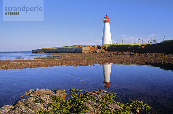 Spiegelung Leuchtturm Gezeiten zeigen Point Prim lighthouse Kanada Prince Edward Island