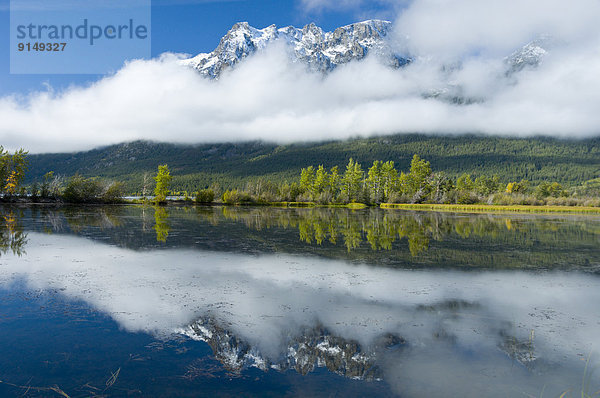 Berg  See  Spiegelung  frontal  Niut Range  Tatlayoko Lake  British Columbia  British Columbia  Teich