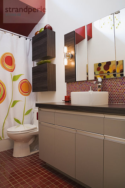 Lifestyle Wohnhaus Badezimmer klein innerhalb Nachbarschaft Trennung Kanada Quebec