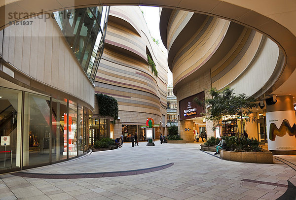 Einkaufszentrum  rennen  Ehrfurcht  kaufen  Mittelpunkt  Wiederholung  Schlucht  Japan  Osaka