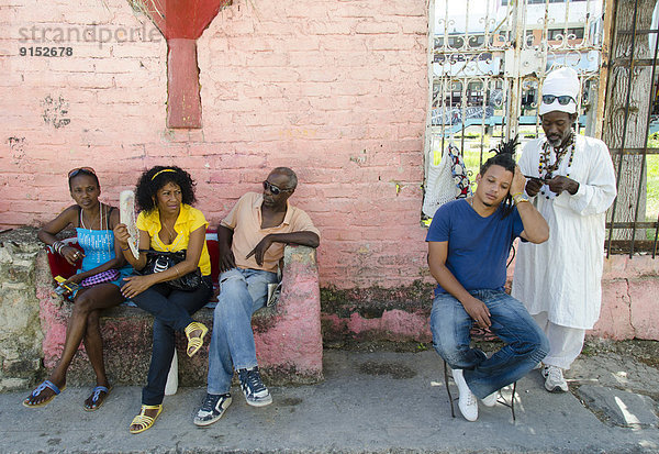 Havanna  Hauptstadt  Städtisches Motiv  Städtische Motive  Straßenszene  Straßenszene  Mann  Kuba  Haar