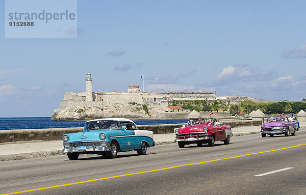 Havanna  Hauptstadt  Auto  Eingang  Festung  Retro  amerikanisch  Wachmann  Sehenswürdigkeit  Bucht  Kuba  Malecon