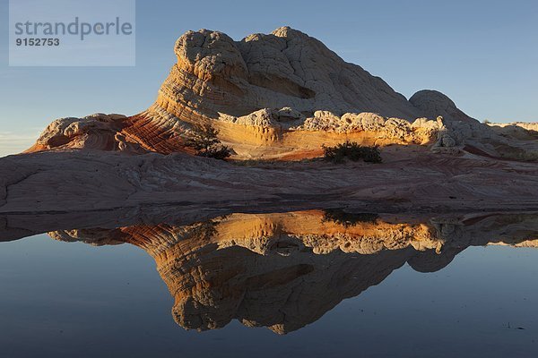 Vereinigte Staaten von Amerika  USA  Sonnenuntergang  Steilküste  Landschaftlich schön  landschaftlich reizvoll  weiß  Spiegelung  Arizona  Schlucht  Sandstein