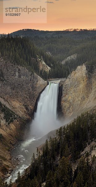 Vereinigte Staaten von Amerika USA Ehrfurcht Yellowstone Nationalpark Schlucht Lower Falls Wyoming