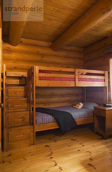 Wohnhaus Schlafzimmer Bett Nachbarschaft Kind Laurentian Mountains Kanada Quebec