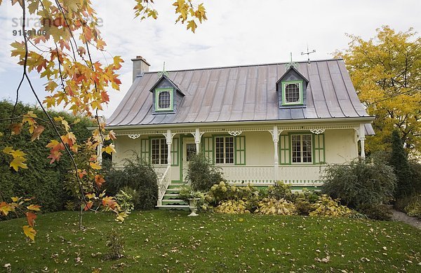 Lifestyle Wohnhaus Herbst Nachbarschaft kanadisch Kanada alt Quebec