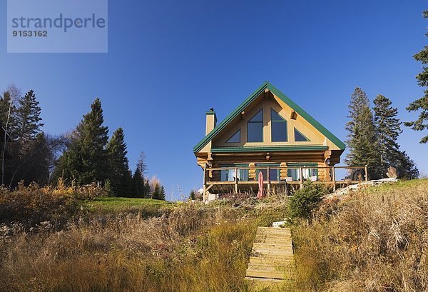 Lifestyle Wohnhaus grün Herbst beschneiden Nachbarschaft Kanada Quebec