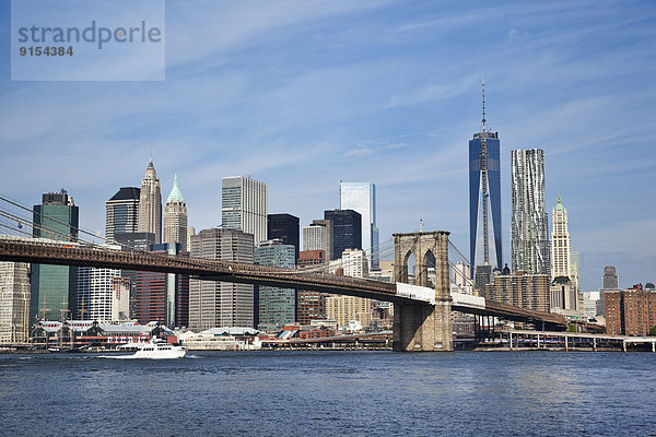 Anschnitt  New York City  über  Brücke  Brooklyn  East River  Manhattan