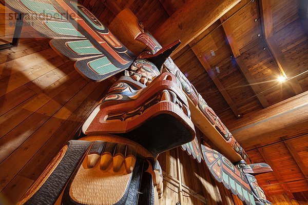 Tradition Wohnhaus Stange Küste grüßen Architektur groß großes großer große großen Gast Totempfahl schnitzen British Columbia Kanada