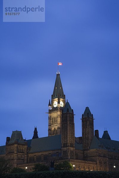 beleuchtet  Ottawa  Hauptstadt  Ruhe  Gebäude  Parlamentsgebäude  Kanada  kanadisch  Abenddämmerung  Ontario