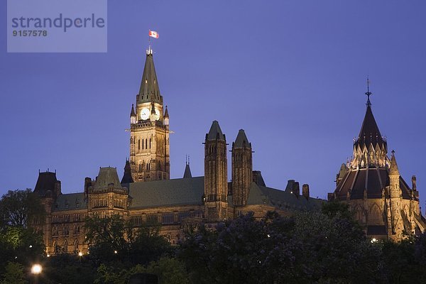 beleuchtet  Ottawa  Hauptstadt  Ruhe  Gebäude  Parlamentsgebäude  Kanada  kanadisch  Abenddämmerung  Ontario