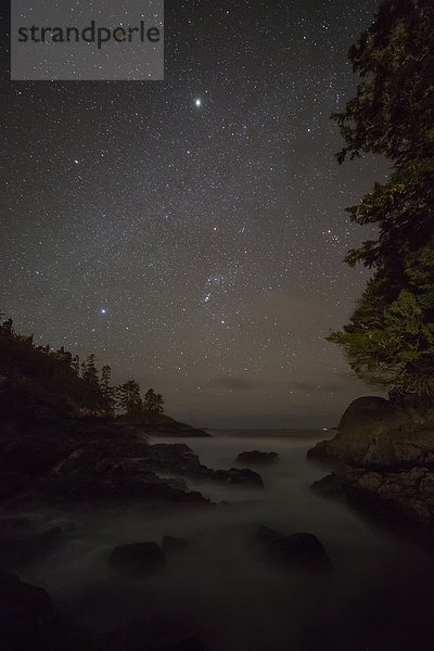 Nacht  Ozean  Küste  lang  langes  langer  lange  Pazifischer Ozean  Pazifik  Stiller Ozean  Großer Ozean  Tofino  British Columbia  British Columbia  Kanada  schlagen