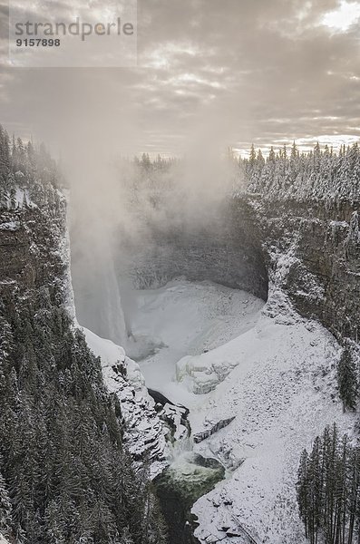 Winter grau Wolke Dunst Zeit Ländliches Motiv ländliche Motive Helmcken Falls British Columbia Kanada Clearwater