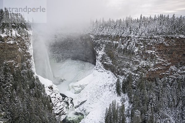 Winter grau Wolke Dunst Zeit Ländliches Motiv ländliche Motive Helmcken Falls British Columbia Kanada Clearwater