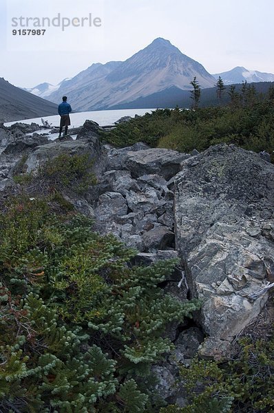 nahe  Berg  Tagesausflug  See  Spruce Lake Protected Area  British Columbia  Kanada