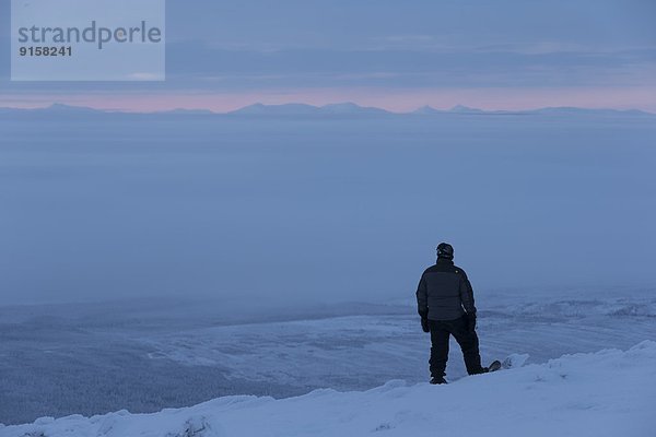 Krähe  stehend  Berg  Mensch  Tal  hoch  oben  unterhalb