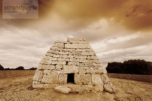 Prähistorische Grabanlage Naveta des Tudons  Menorca  Balearen  Spanien