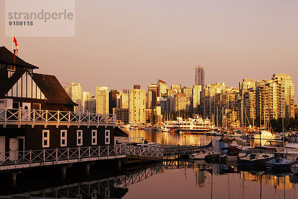 Skyline von Vancouver City bei Dämmerung  Kanada