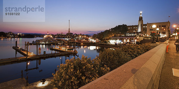 Victoria Harbour bei Dämmerung  Vancouver Island  Kanada