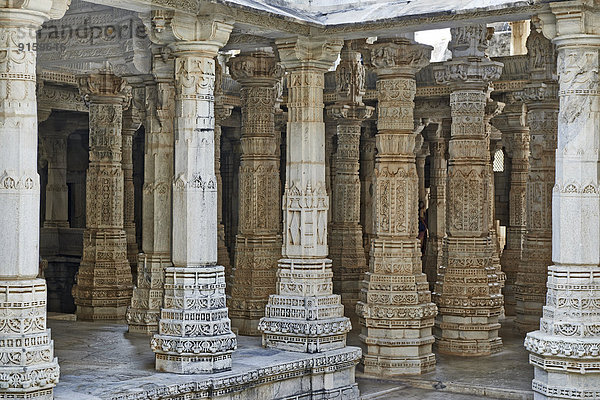 Jain-Tempel aus weißem Marmor  Ranakpur  Rajasthan  Indien