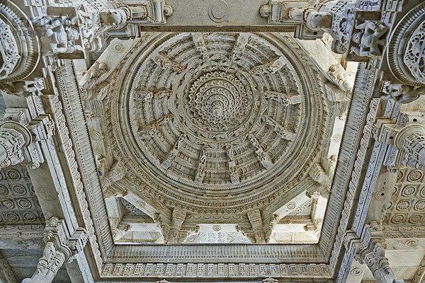 Jain-Tempel aus weißem Marmor  Ranakpur  Rajasthan  Indien