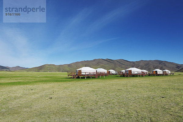 Jurtencamp auf Rädern  Hustai-Nationalpark  auch Khustain-Nuruu-Nationalpark  Südsteppe  Öwör-Changai-Aimag  Mongolei