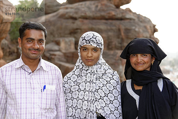Indische Familie  Portrait  Badami  Karnataka  Südindien  Indien