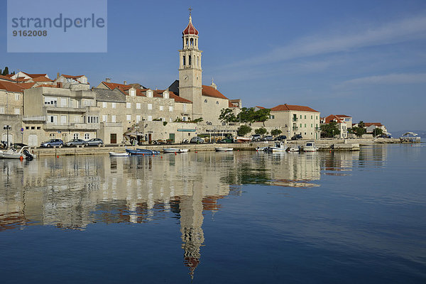 Hafen Kirche frontal Kroatien Dalmatien