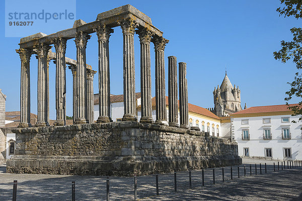 Römischer Diana-Tempel vor der Kathedrale Santa Maria  Évora  Unesco-Weltkulturerbe  Alentejo  Portugal