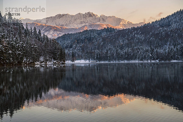 Hechtsee  Wilder Kaiser  in der Mitte Berg Scheffauer  Kufstein  Tirol  Österreich