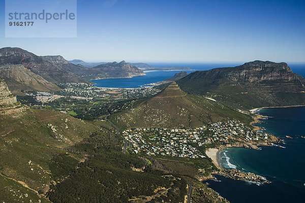 Luftaufnahme  Llandudno Beach und Hout Bay mit Mount Rhodes  Kapstadt  Westkap  Republik Südafrika