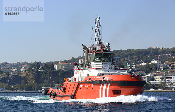 Küste Boot Bosporus Wachmann Istanbul Türkei