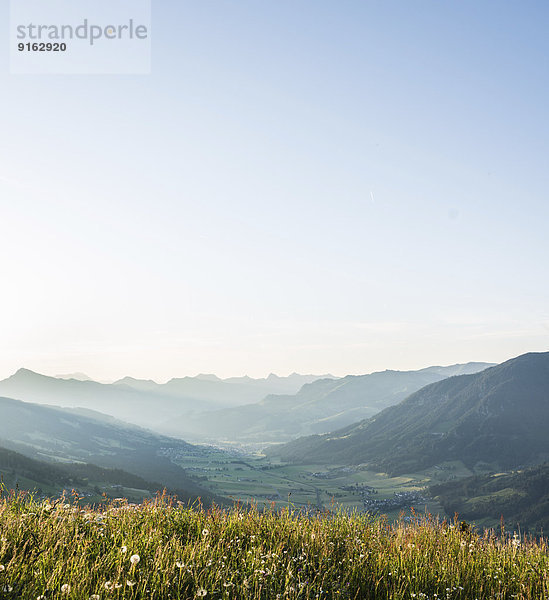 Brixental am frühen Morgen  Alpen  Hochbrixen  Tirol  Österreich