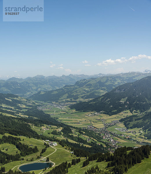 Alpen mit Filzalmsee im Sommer  Brixen im Thale  Tirol  Österreich