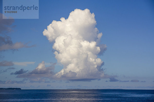 Cumulus-Wolke über dem Meer  Palau