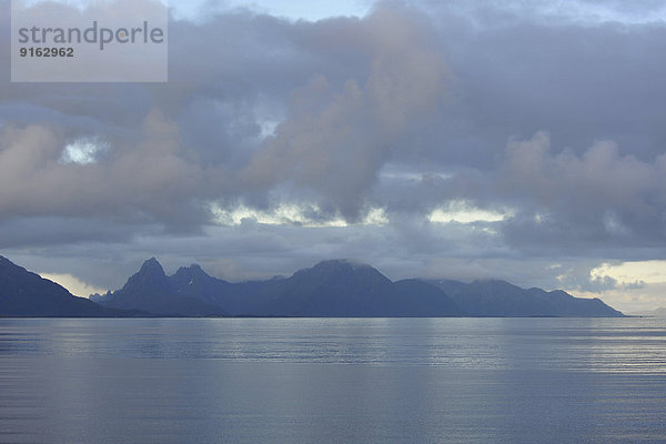 Inselgebirge beim Hadselfjord  Vesterålen  Nordland  Norwegen