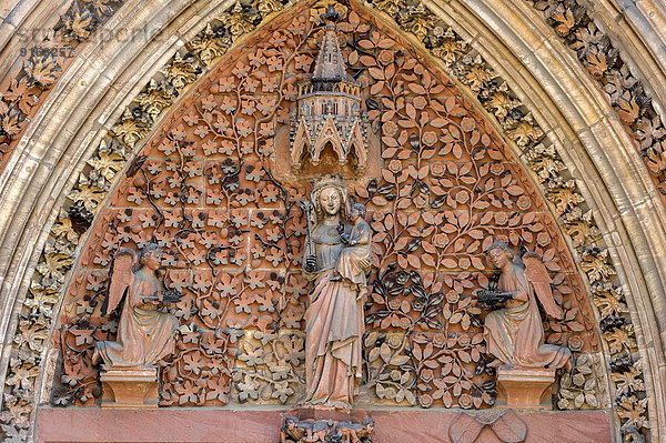 Eingang Engel Gotik Regenwald Jungfrau Maria Madonna Deutschland Hessen Portal