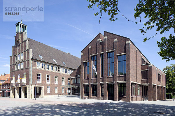 Altes und neues Rathaus  Ahaus  Münsterland  Nordrhein-Westfalen  Deutschland