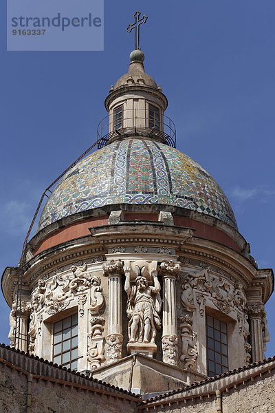 Barocke Majolika-Kuppel mit Stuckrelief  Chiesa di Santa Maria del Carmine  Ballaro  Palermo  Provinz Palermo  Sizilien  Italien